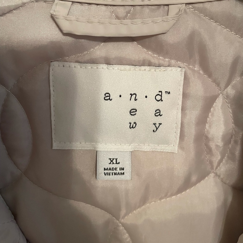 A new day puffer jacket - Picture 3 of 3